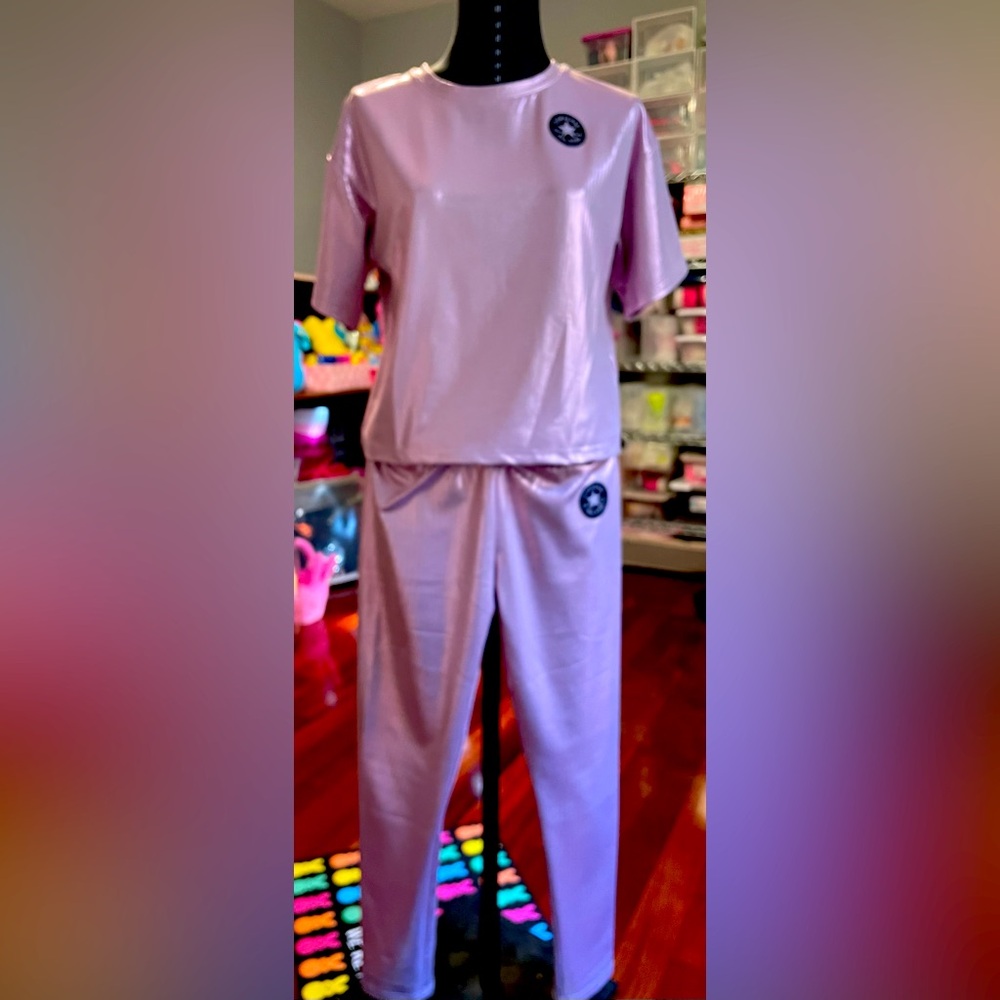 CONVERSE 2 PIECE PINK OUTFIT WORN ONCE TOP SIZE LARGE PANTS SIZE XL SUPERCUTE !